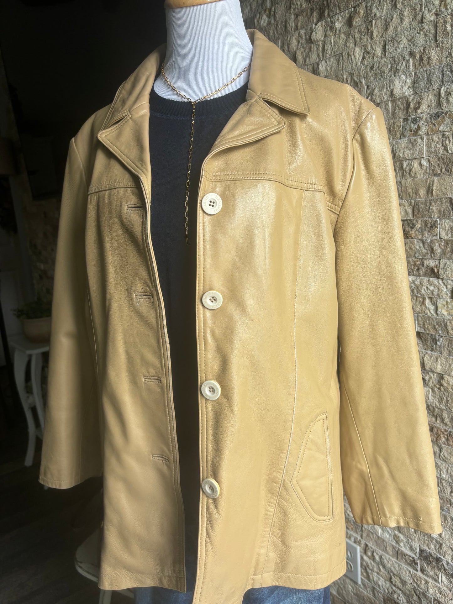 Leather jacket in butter yellow/ size xl