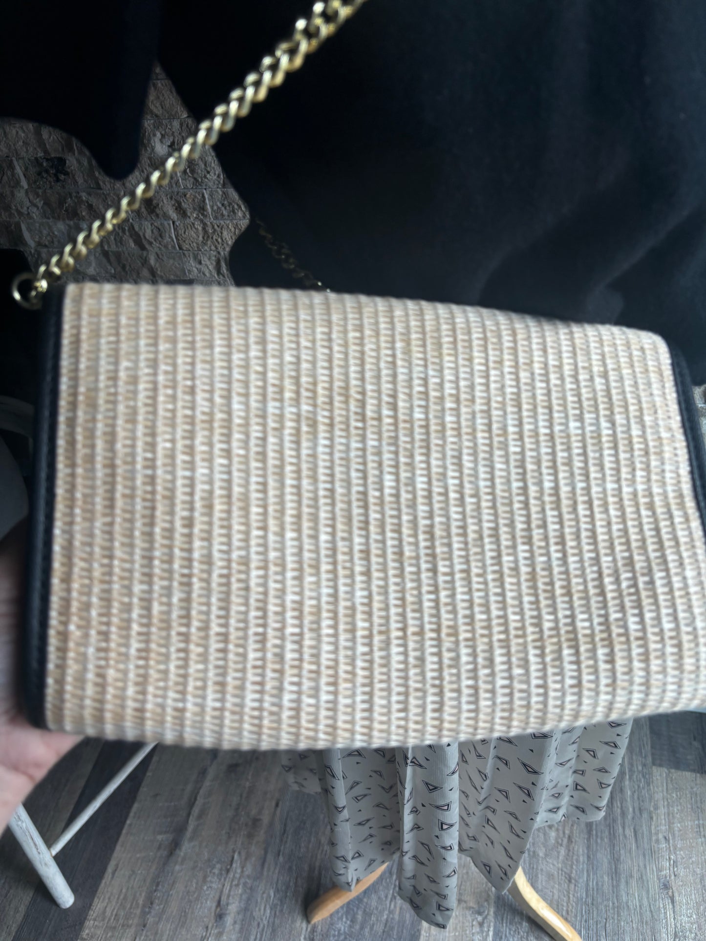 Ted Baker Arthea Shoulder bag/ beige weave with gold chain