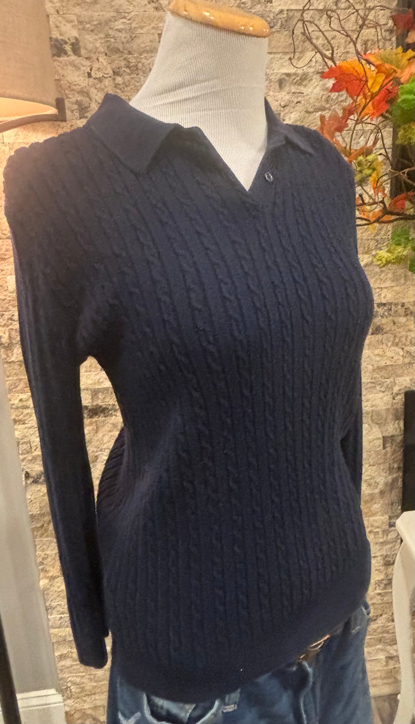 Cable knit collar pullover in Navy size small