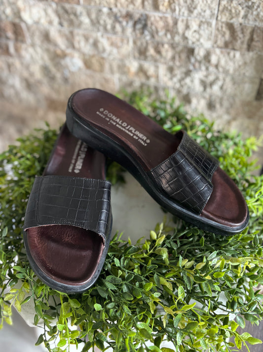 Donald J. Pliner Italian Leather Slides/ 7.5