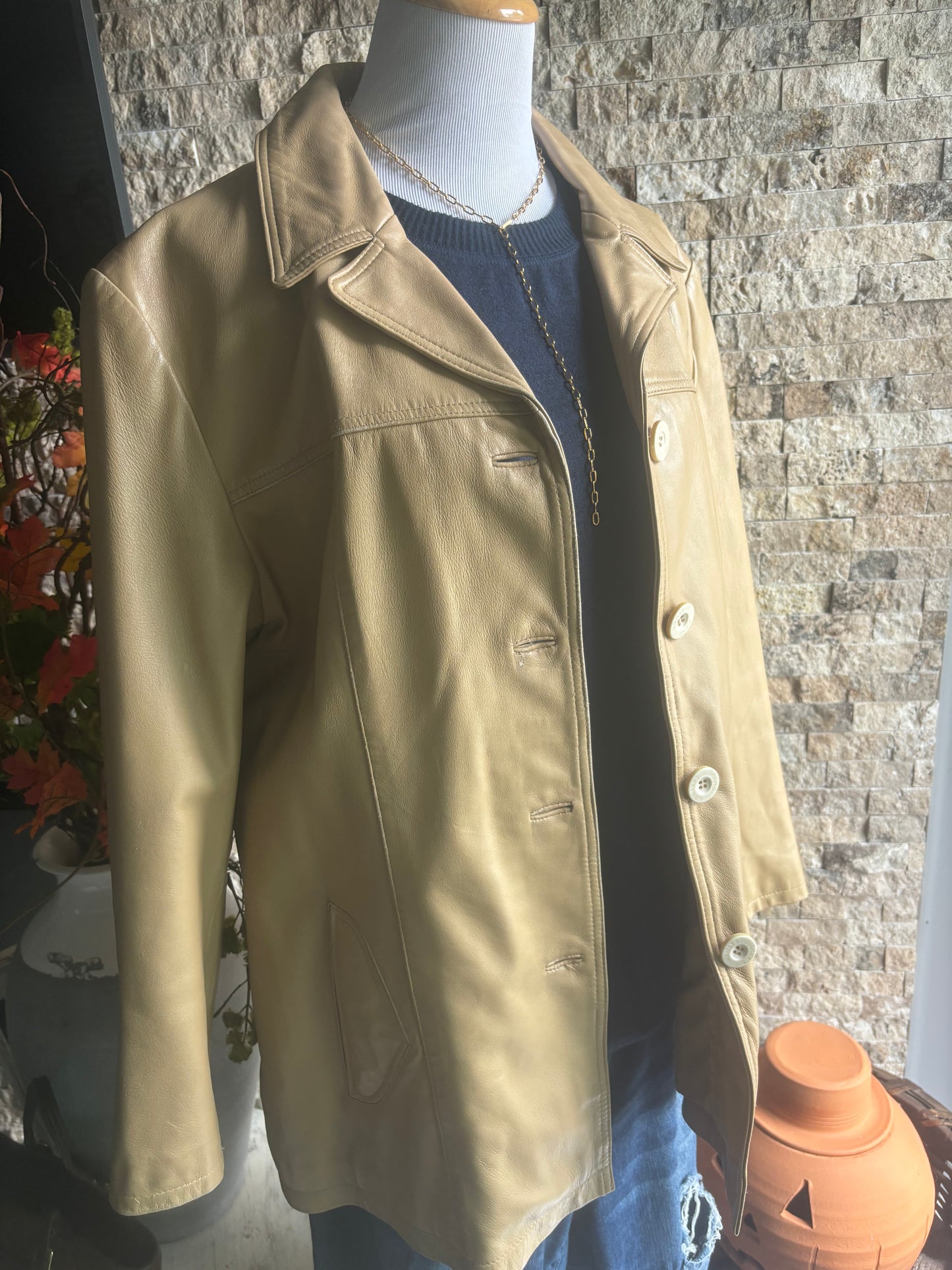 Leather jacket in butter yellow/ size xl