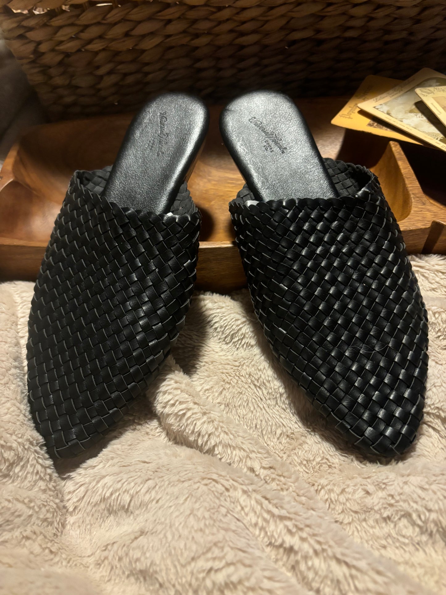 Universal Threads Woven Slides/ Size 8.5