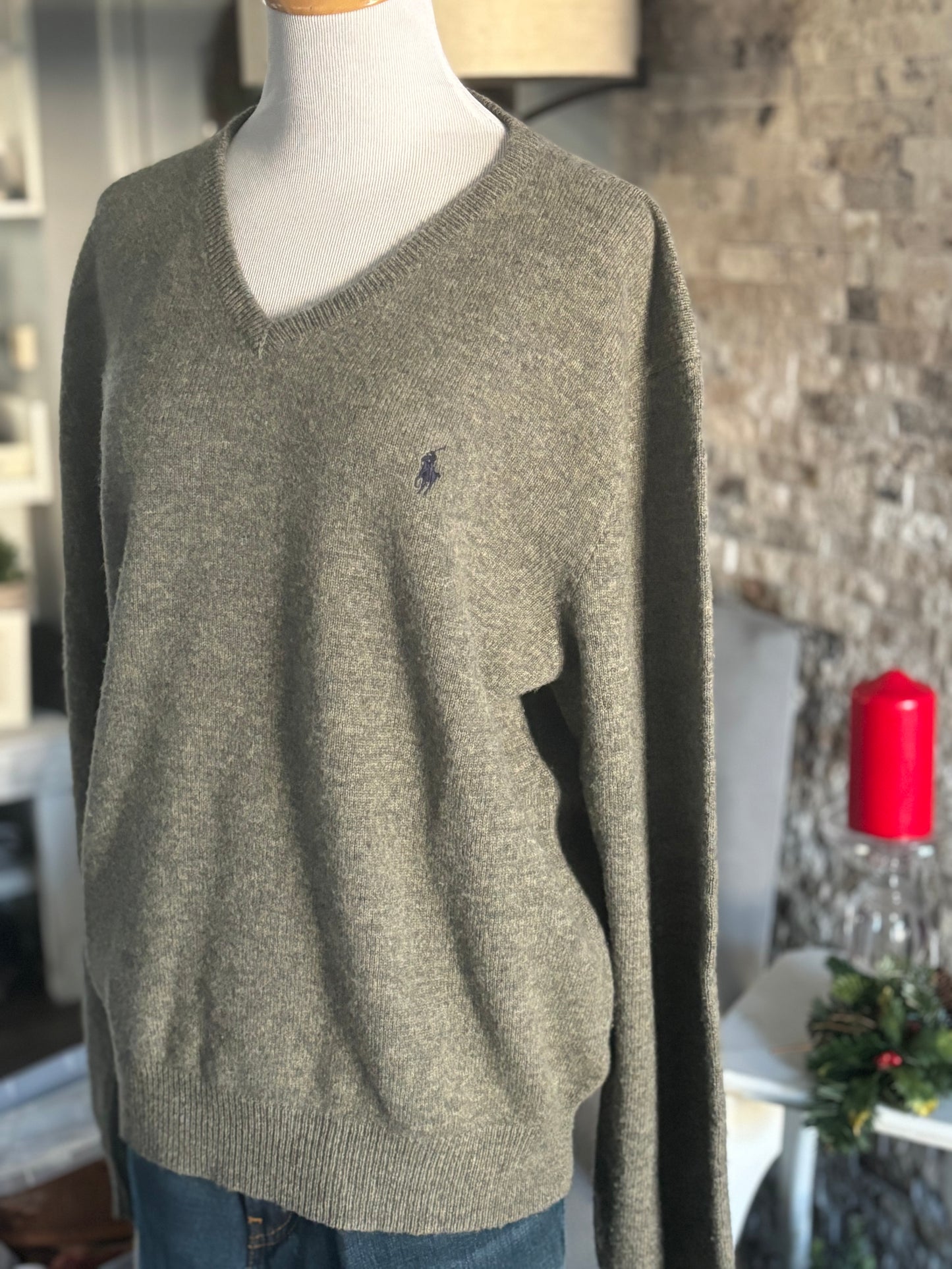 Vintage Ralph Lauren 100% Lambs wool V-neck Sweater/Size XL Men’s