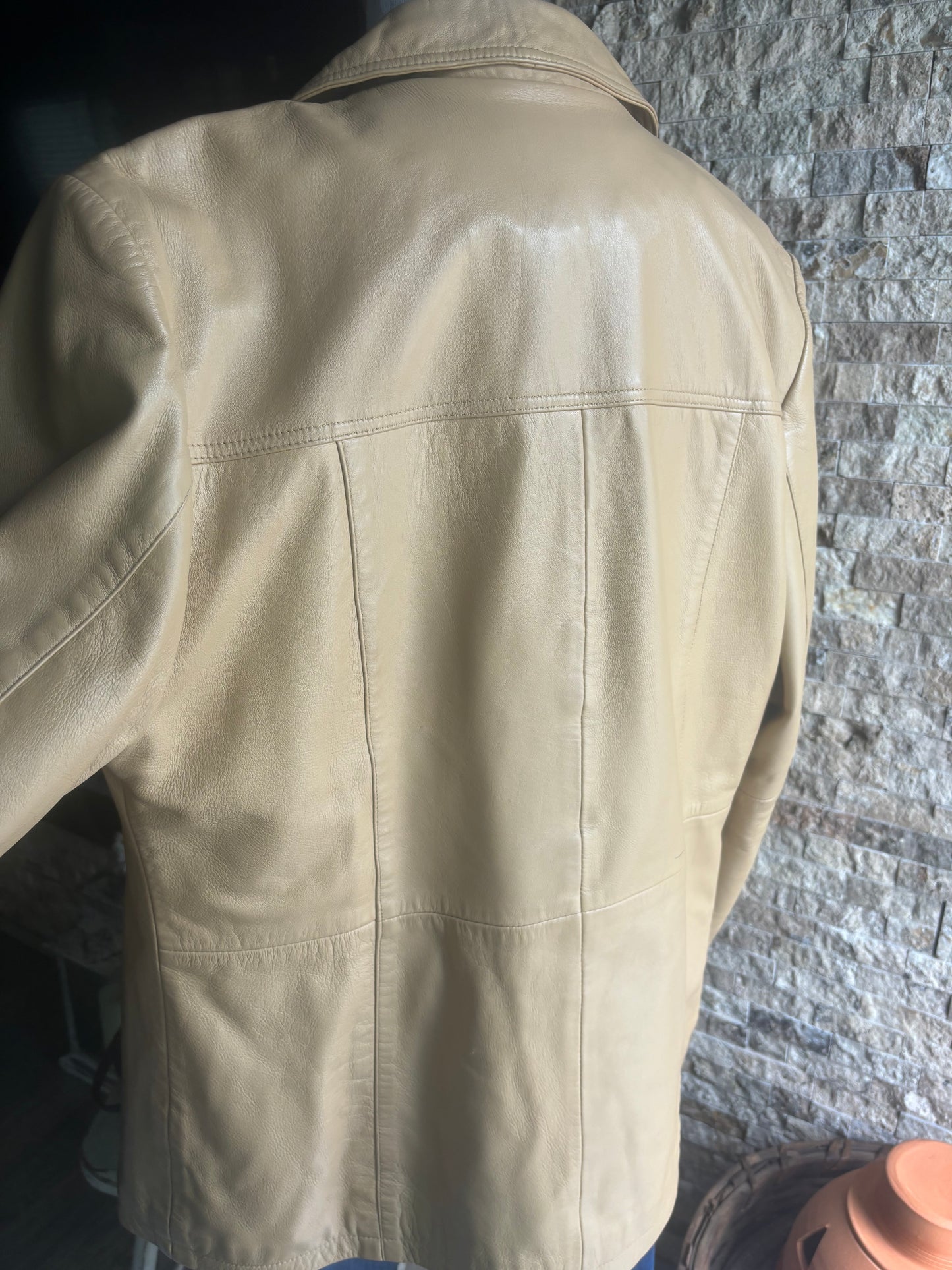 Leather jacket in butter yellow/ size xl