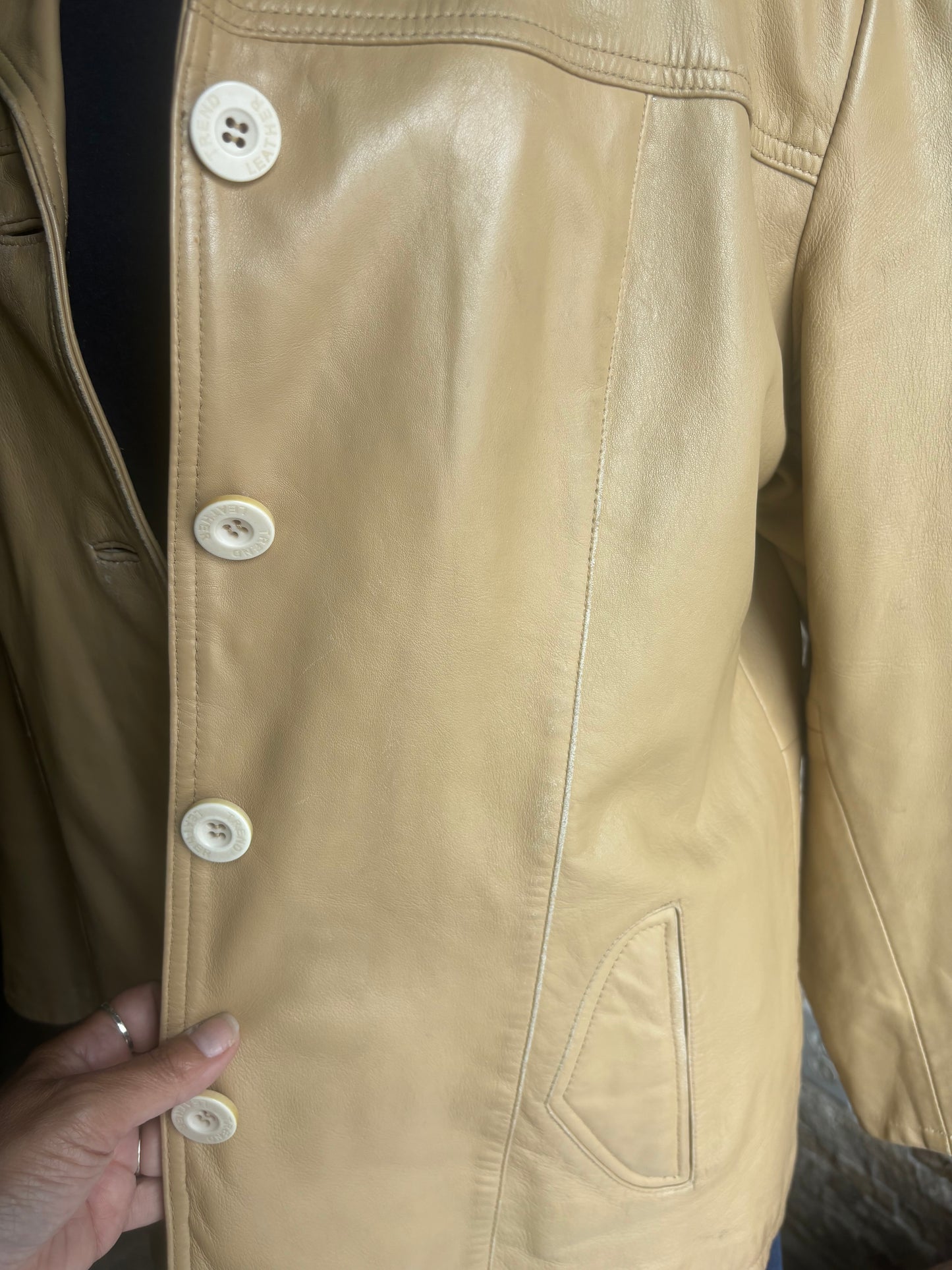 Leather jacket in butter yellow/ size xl