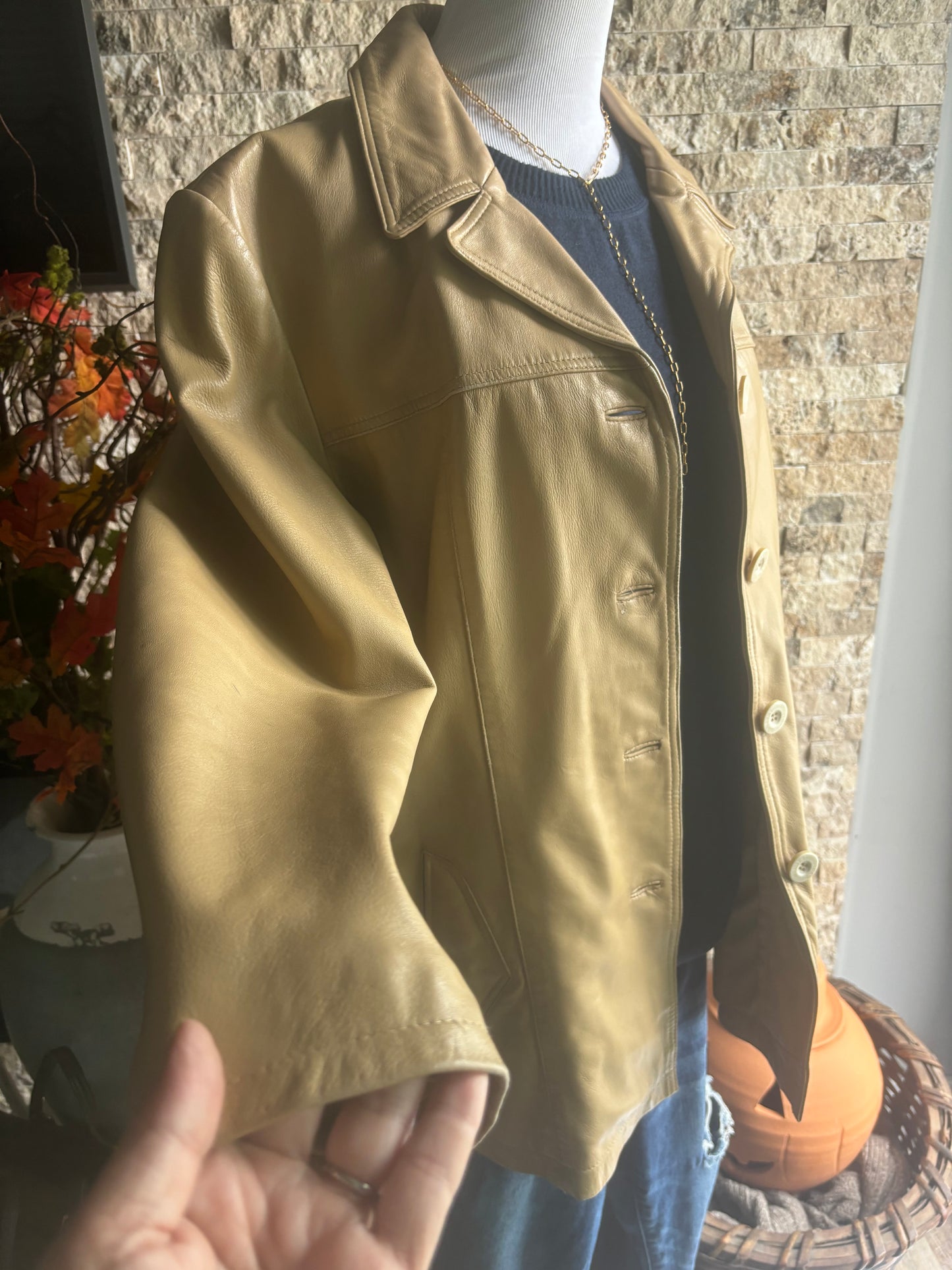 Leather jacket in butter yellow/ size xl